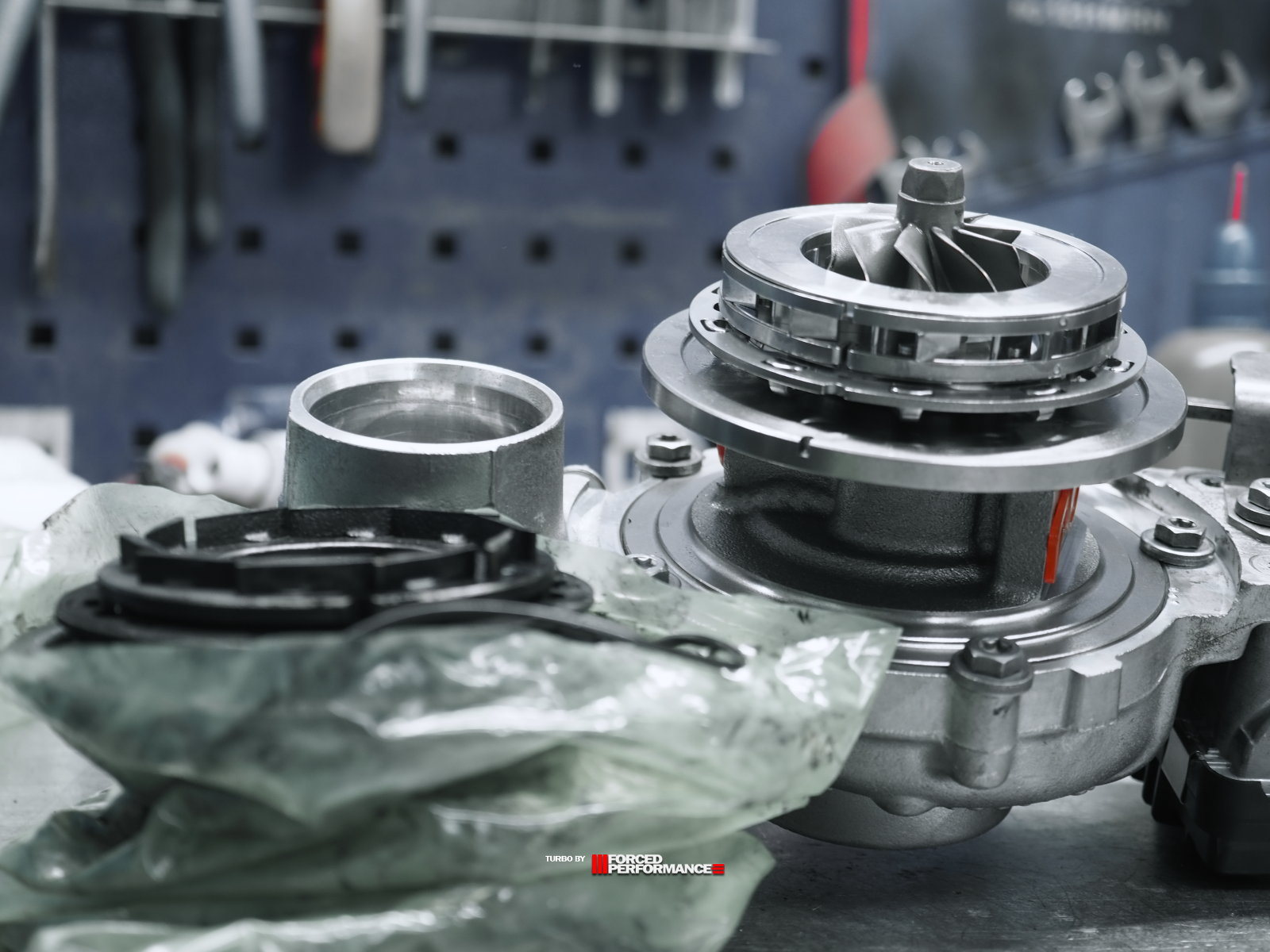 Гибридная турбина Stage2 для BMW, построенна на самых современных компонентах